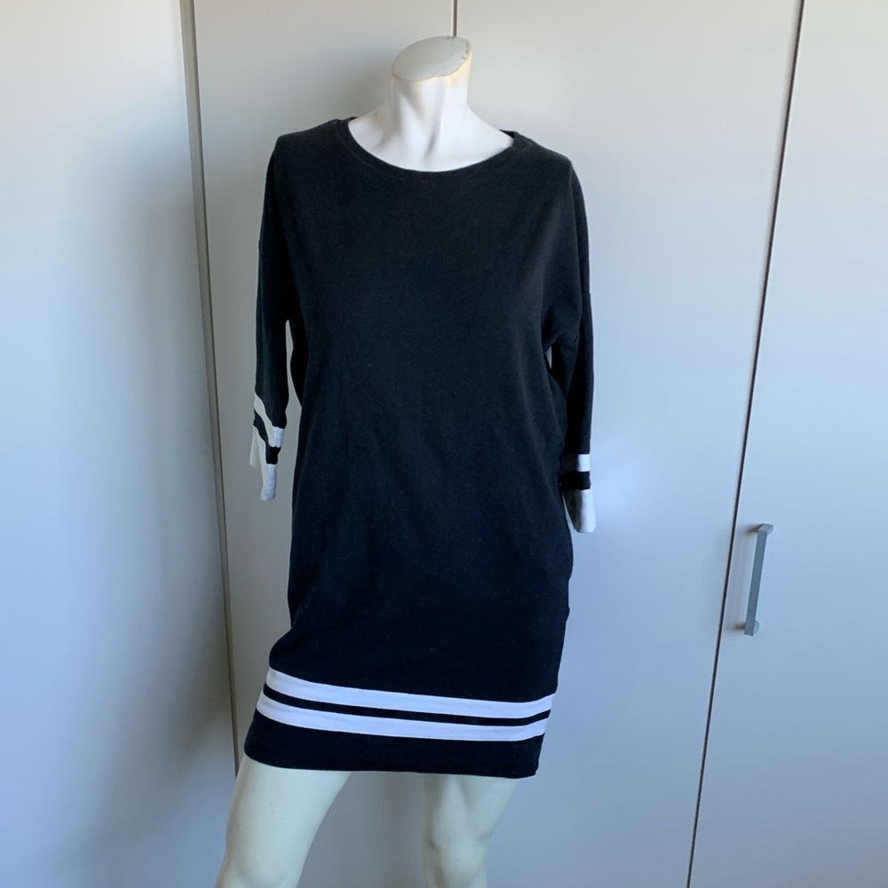 Vince size XS heavy knit black elbow length sleeves shift dress